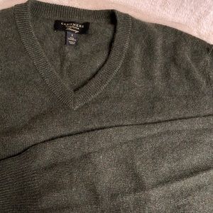 100% Cashmere Solid Green V-Neck Sweater